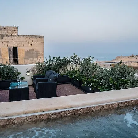 Daire Kursara Port View *